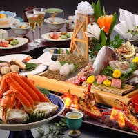 伊豆熱川温泉 源泉掛流し創業一世紀の宿 源泉湯守り 玉翠館 【スタンダード】金目鯛の姿煮&お造り&鬼殻焼き付き「美食膳」、天然温泉で身も心も癒されよう