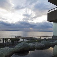 伊豆大島を正面に臨む宿 熱川館 【素泊まりプラン】海側和室温泉旅館でゆっくりステイ【伊豆】