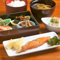 アパホテル〈天王寺駅前〉 【朝食付】和洋選べる定食スタイル!一日の始まりはおいしい朝食から【アパは映画もアニメも見放題】