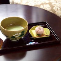 金沢白鳥路 ホテル山楽 【駐車場無料&お抹茶セット付】お寿司やのど黒塩焼き、鴨の治部煮など金沢の美食に舌鼓~朝夕2食付