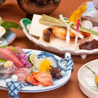 自家源泉かけ流しの宿 熱海の癒(ゆ)新かどや 【期間限定】朝ドラで話題の「信楽焼」の露天風呂付き客室でゆったり最大4,400円引き!1泊2食付