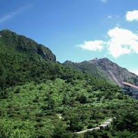 雲仙温泉で唯一320年白濁の湯を守り続ける宿【雲仙湯元ホテル】 展望360度の大パノラマの旅!天空の特等席へ!雲仙天草国立公園を満喫「ロープウェイチケット付プラン」