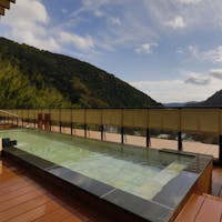 山翠楼 SANSUIROU 【14日間タイムセール】最大32%オフ!絶景露天風呂と個室食事処で味わう季節の懐石