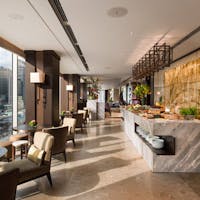 フォーシーズンズホテル丸の内 東京 【ラッキーデイズ】お日にち限定でのスペシャルプライス!人気のMOTIFでこだわりの朝食ブッフェを堪能
