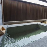 天然温泉 大社の湯 いにしえの宿 佳雲 【無料グレードアップ】和洋室36平米の料金で、天然温泉半露天風呂付客室「デラックストリプル」へご案内