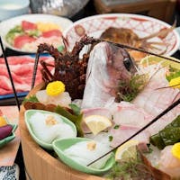 風待ちの湯 福寿荘 【みさき亭】海を眺める特等席。港へ渡る舟を眺めながら島時間を過ごす。お食事は専用レストランで贅沢会席