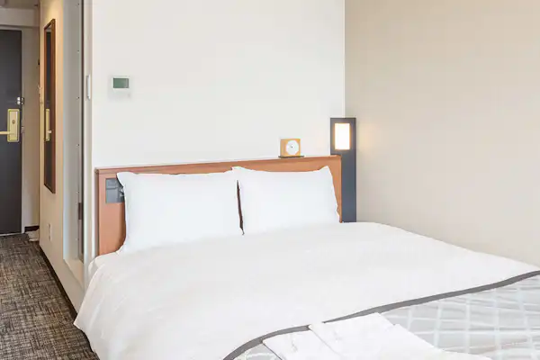 Tempat tidur semi-double