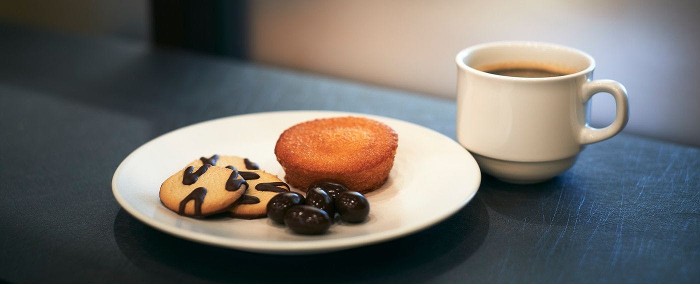 コーヒーや紅茶の他、ロッテならではのお菓子やオリジナルチョコレートドリンクもございます