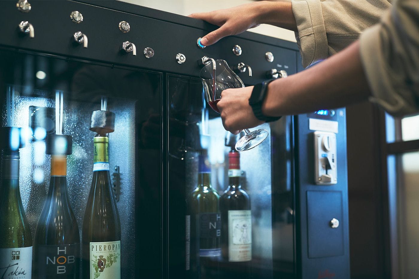 イブニングタイムには生ビールやワインをはじめとしたアルコールもお楽しみいただけます