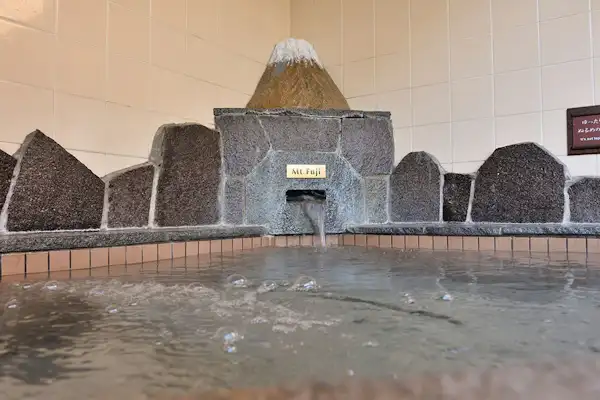 น้ำพุร้อนธรรมชาติ