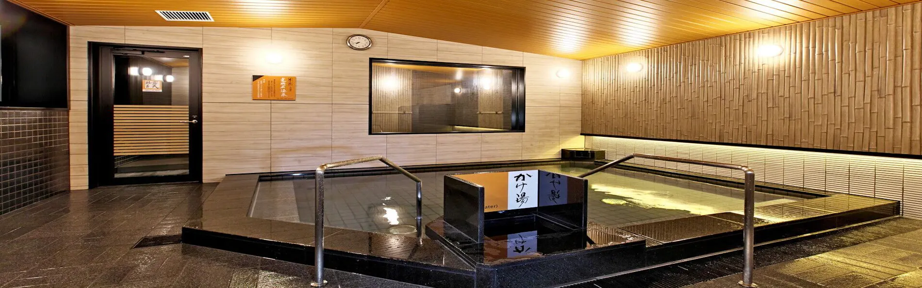 アパホテル〈新潟 燕三条駅前〉