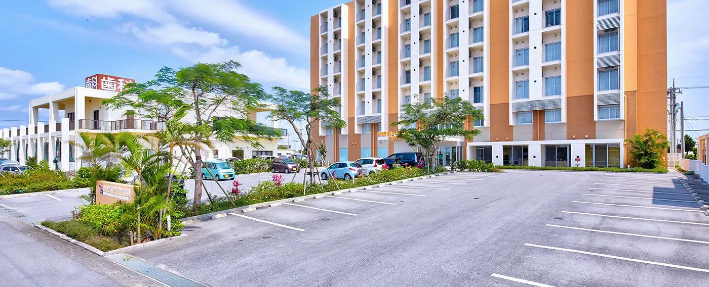 พื้นที่จอดรถสามารถจอดรถได้ประมาณ 50 คัน