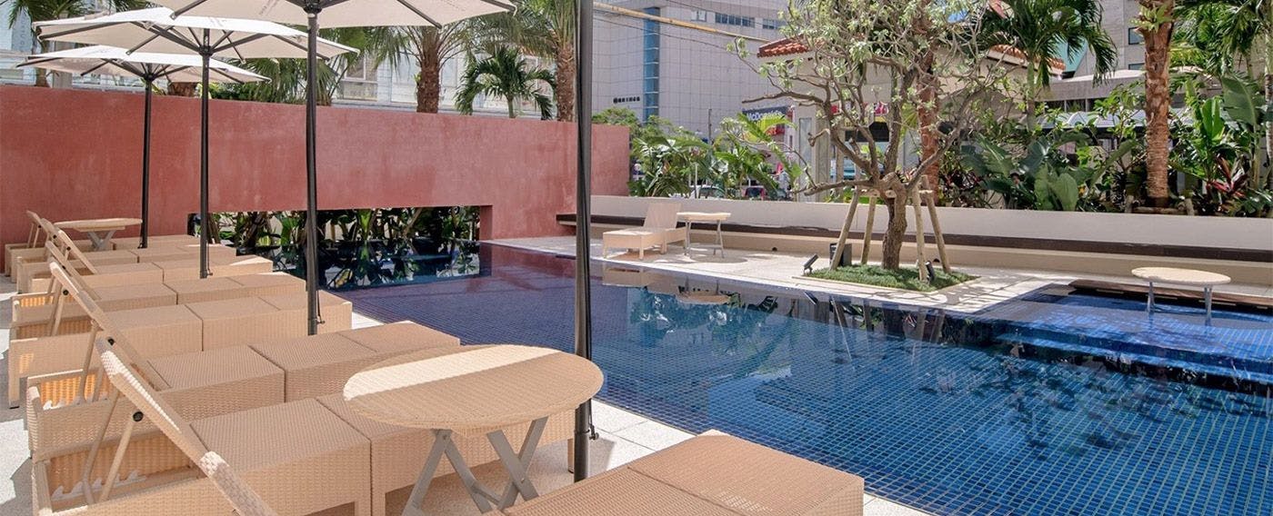 屋外ウォールスループール