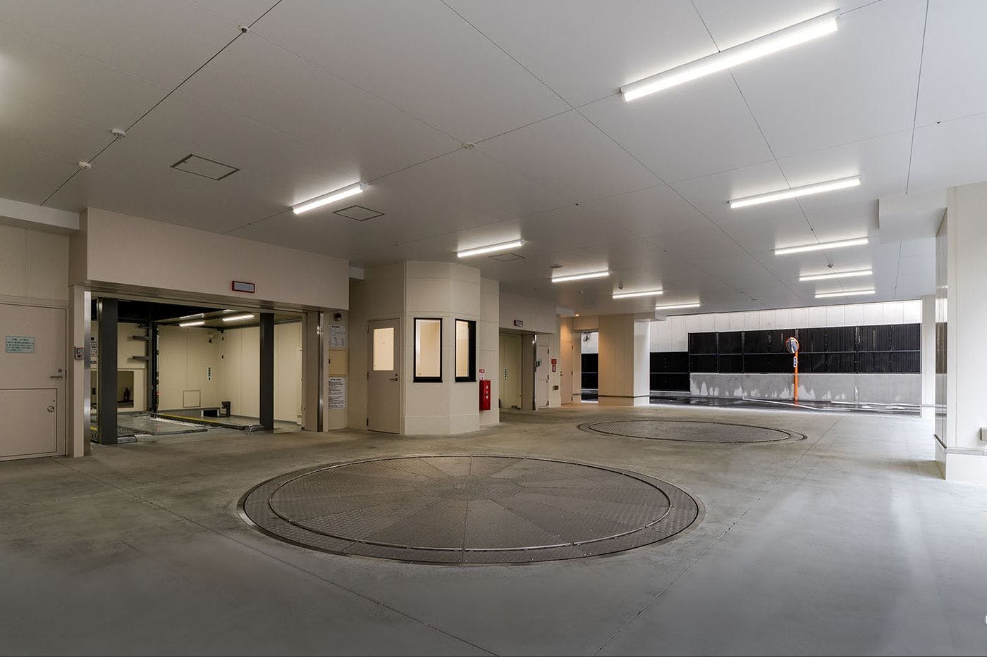 立体駐車場（有料）