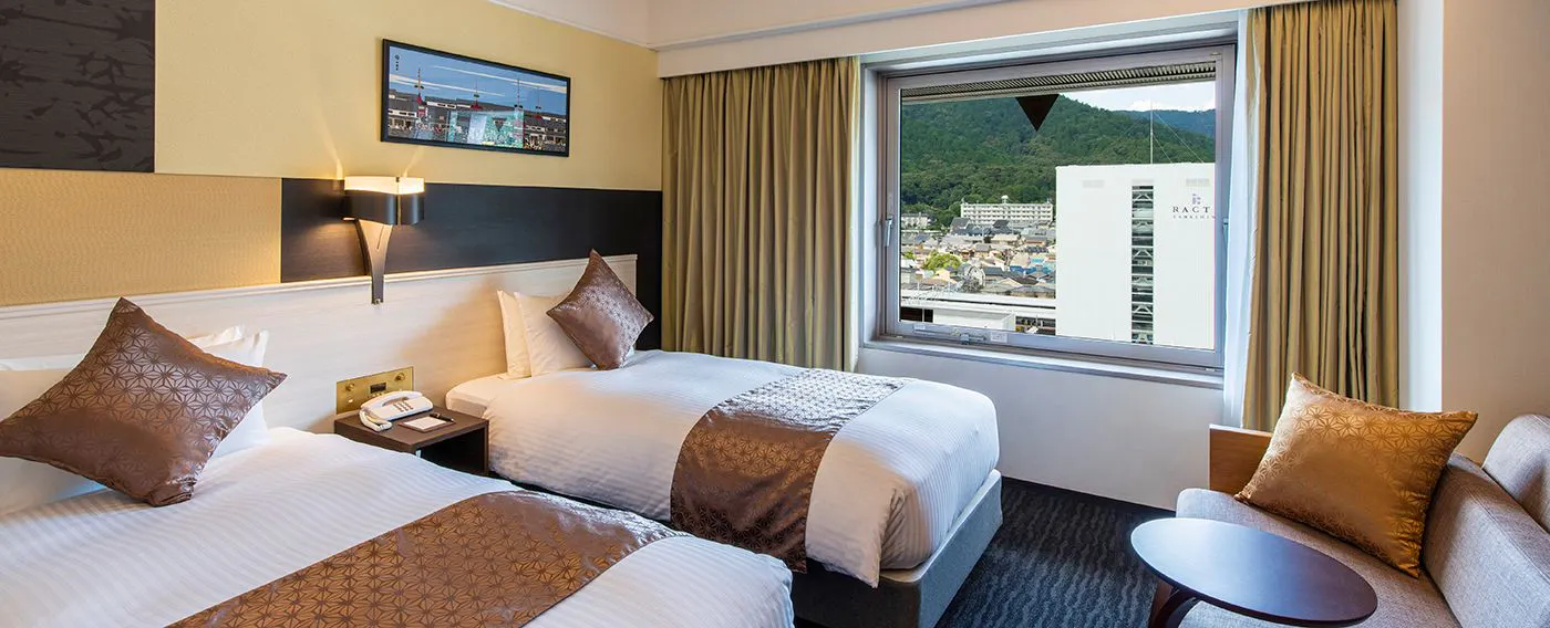 Penginapan di bilik dengan sofa tetap akan memberikan keselesaan yang santai.