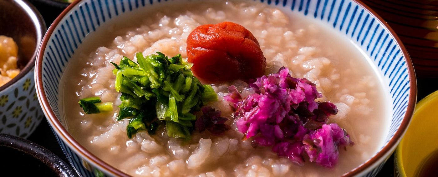 Bahan tempatan dan bermusim digunakan dengan banyak, dan menu berubah mengikut musim.