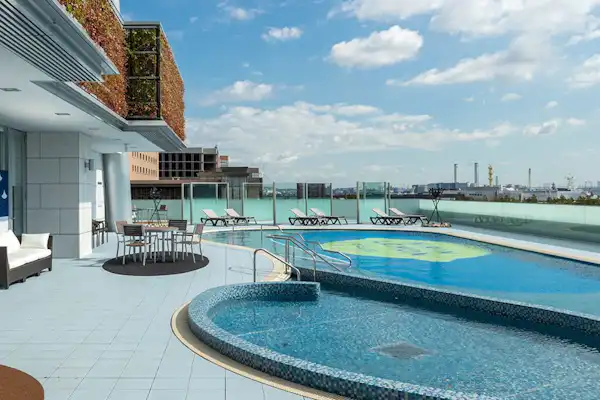 ตัวอย่างสระว่ายน้ำ