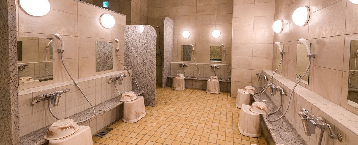 Kolam mandi awam (wanita)