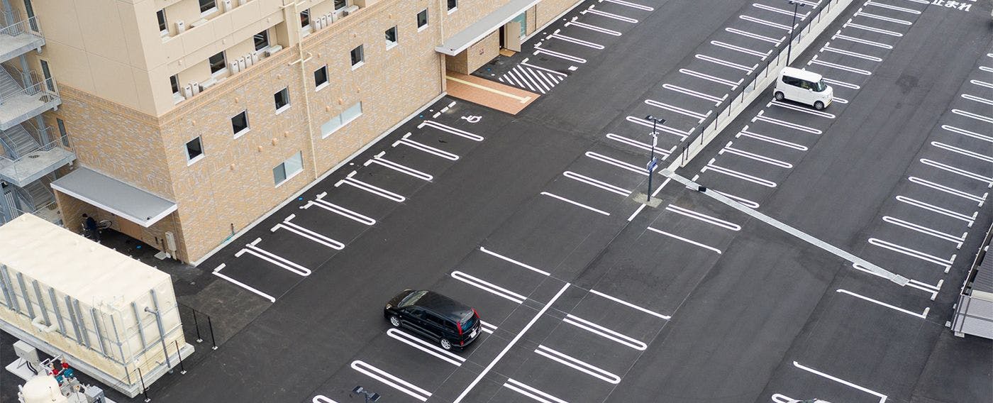 ที่จอดรถแบบพื้นราบฟรีสำหรับ 160 คัน