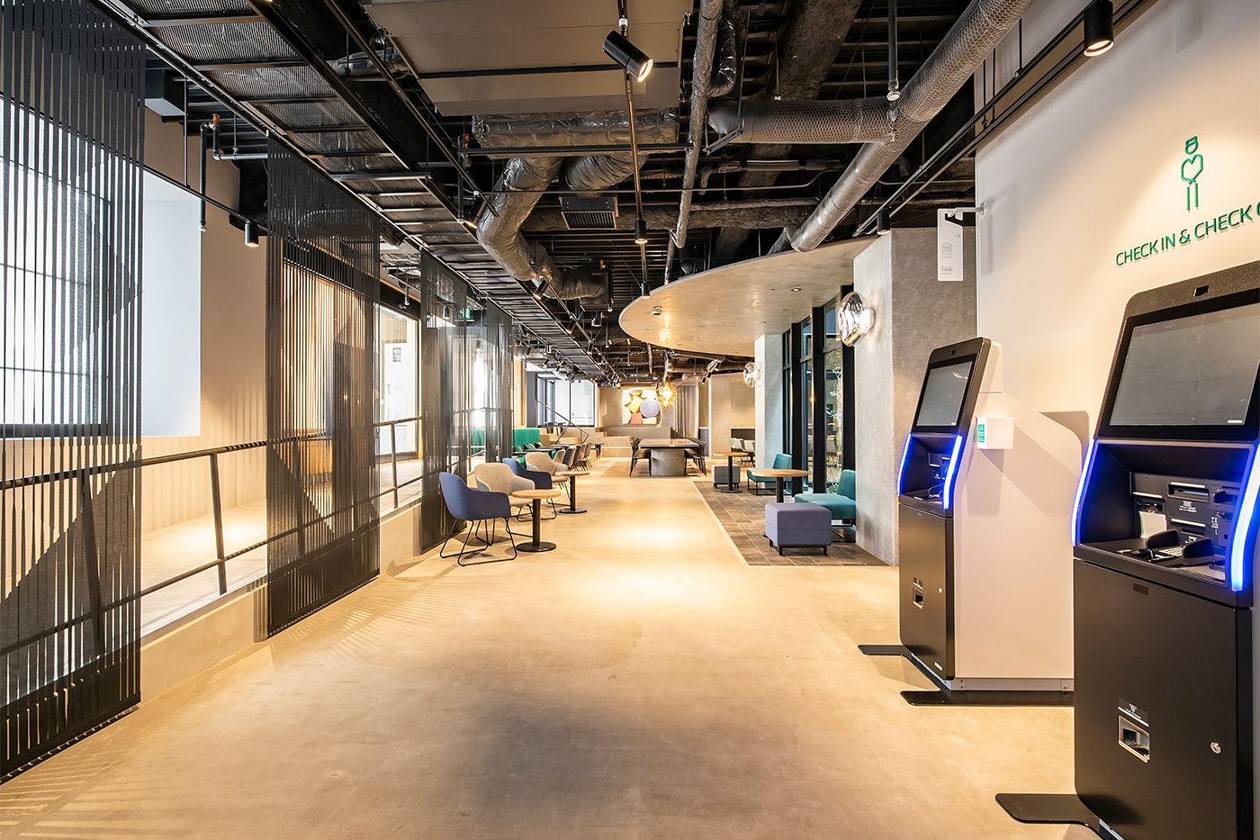 自動チェックイン機