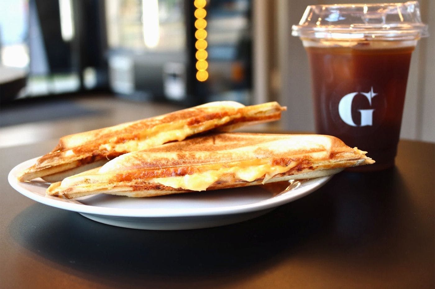 อาหารเช้า｜แซนด์วิชร้อน (แฮมและชีสแซนด์วิช)