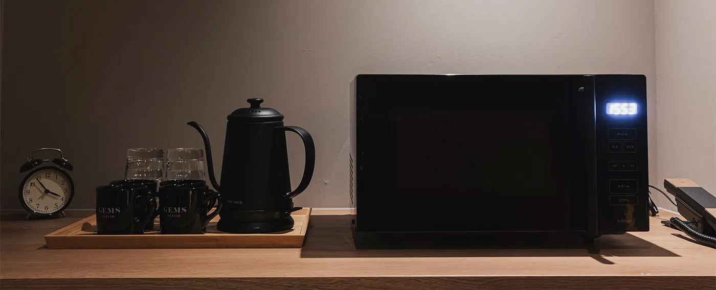 สิ่งอำนวยความสะดวกในห้องพัก|กาต้มน้ำไฟฟ้า เป็นต้น