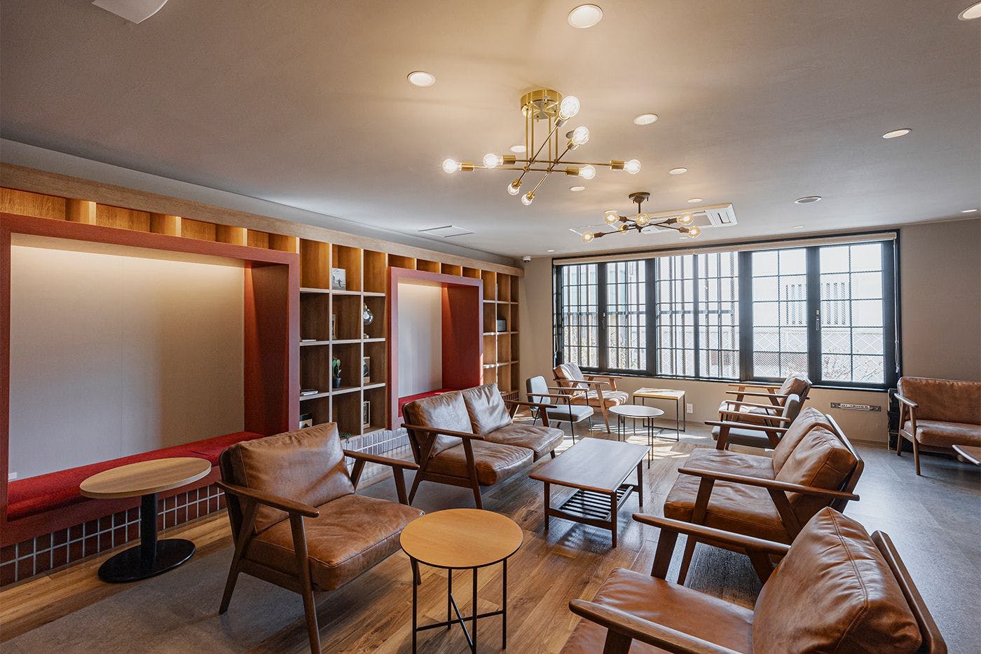 สิ่งอำนวยความสะดวกภายในอาคาร｜ชั้น 2・ห้องรับรองนักเดินทาง (กลางวัน)