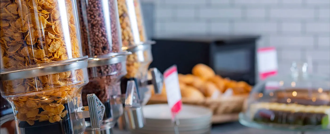 ホテル1F 「H COFFEE & WORK/サケメシスタンド食堂エイチ」