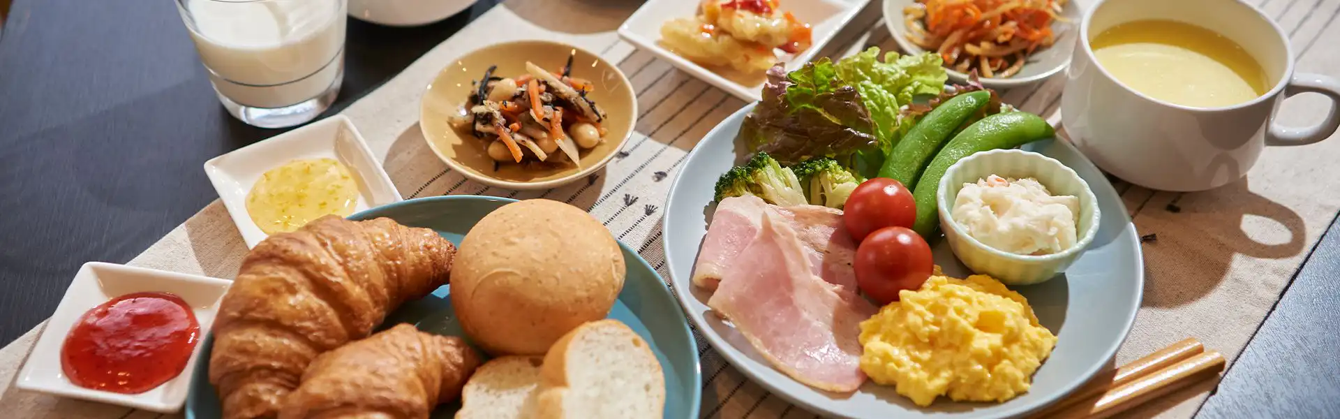 朝食