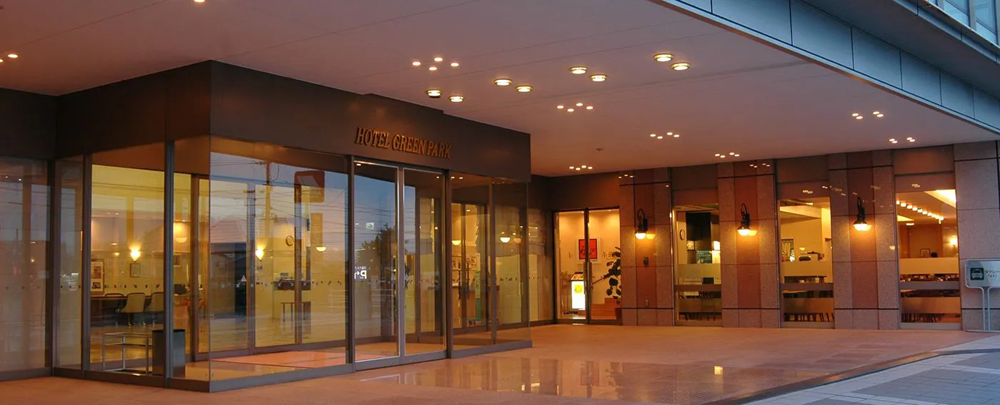 ホテルグリーンパーク津の外観エントランス。