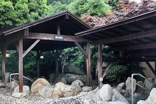 บ่อน้ำพุร้อนกลางแจ้ง