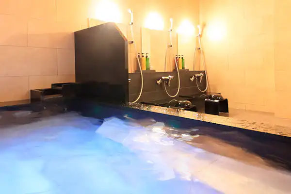 ห้องอาบน้ำรวม