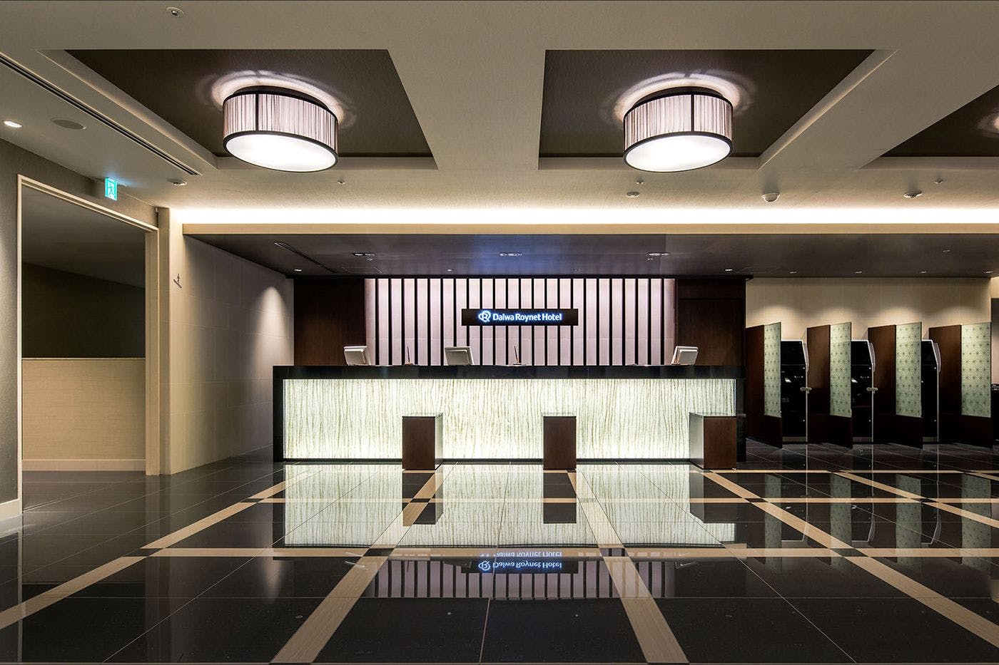 แผนกต้อนรับ (ชั้น 2 อาคารหลัก)