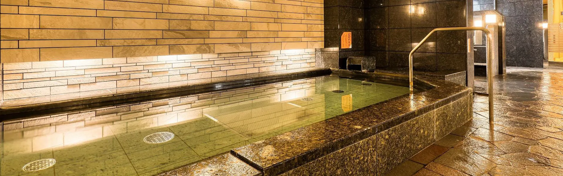 アパホテル〈広島駅前大橋〉