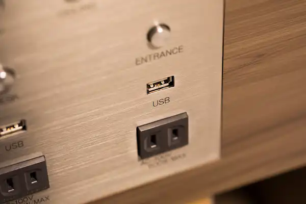 แหล่งจ่ายไฟ