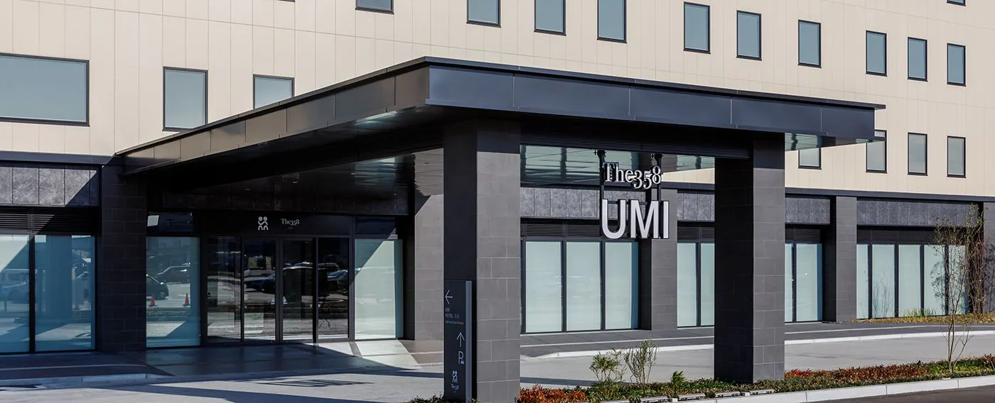 【입구】UMI의 입구는 주차장에서 보았을 때 왼쪽에 위치하고 있습니다.