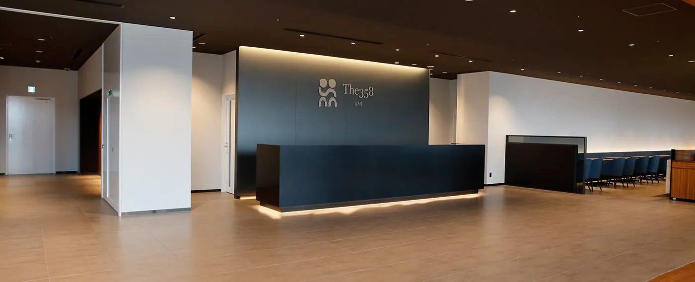 【프론트 카운터 (1층)】편안한 공간과 충실한 숙박을 제공합니다.