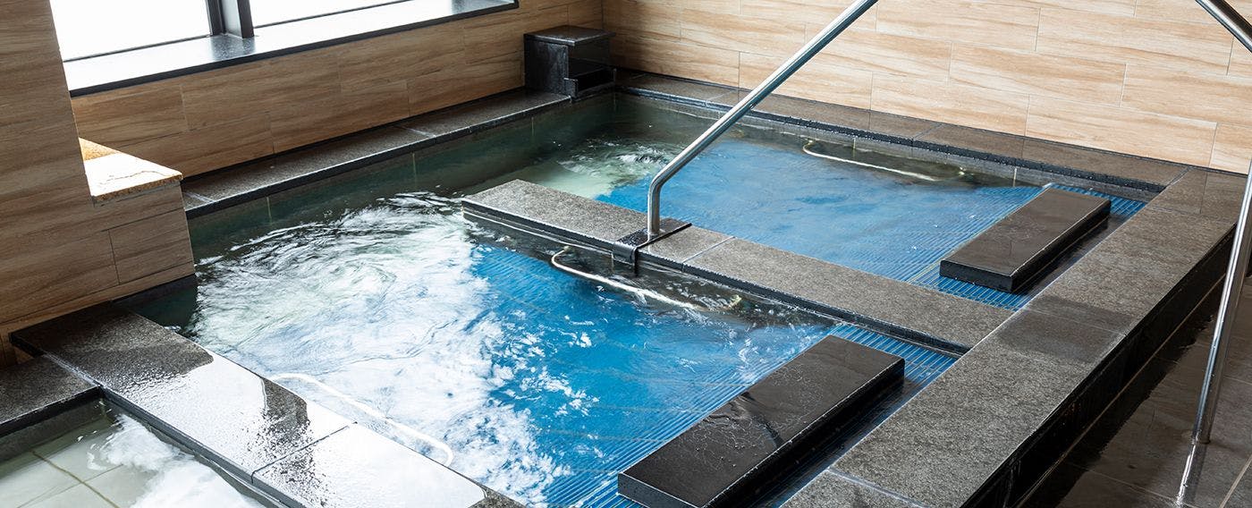 【대욕장 '다이카이'(10층)】넓은 대욕장에서 외부 경치를 한눈에 볼 수 있습니다.