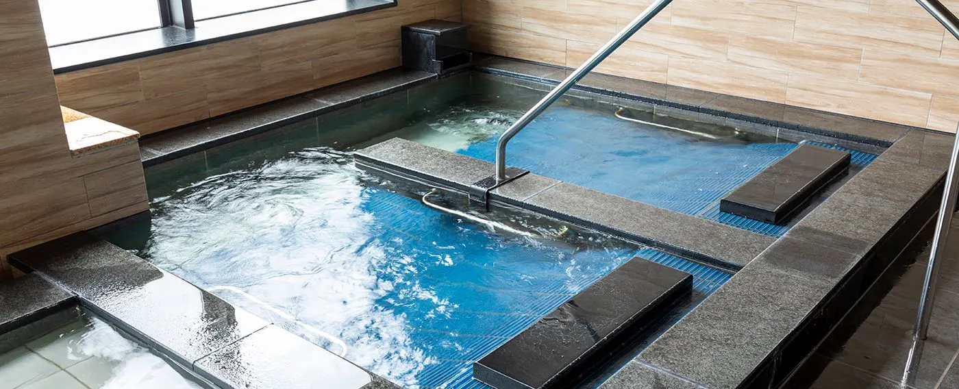 【대욕장 '다이카이'(10층)】넓은 대욕장에서 외부 경치를 한눈에 볼 수 있습니다.