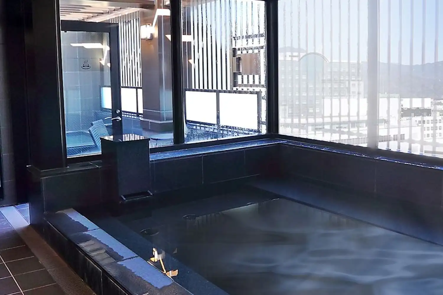 ห้องอาบน้ำรวม