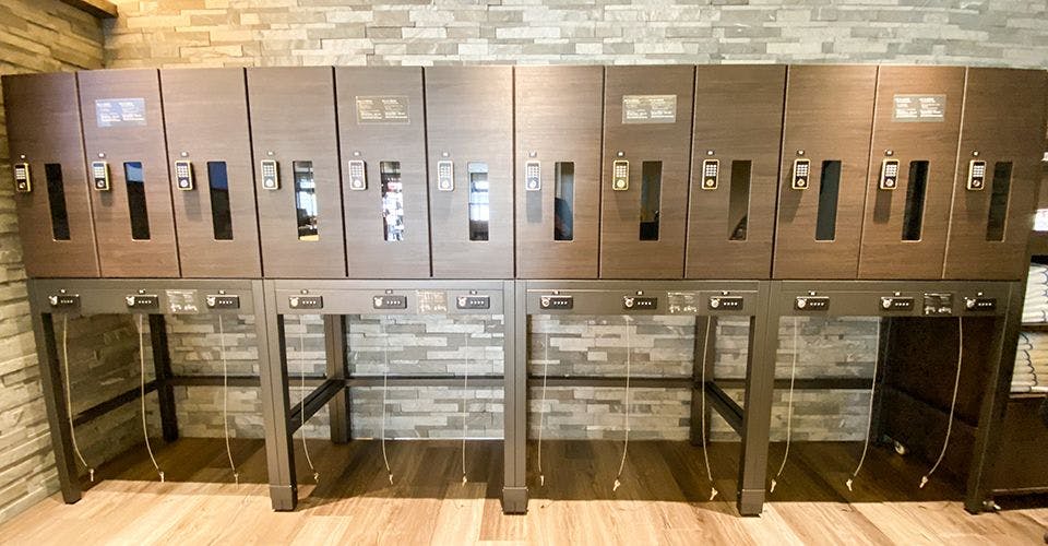 提供免費的自助寄物櫃