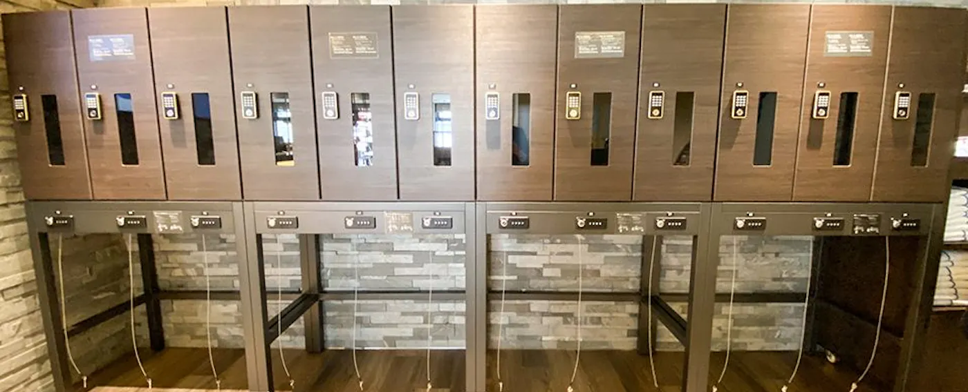 提供免費的自助寄物櫃