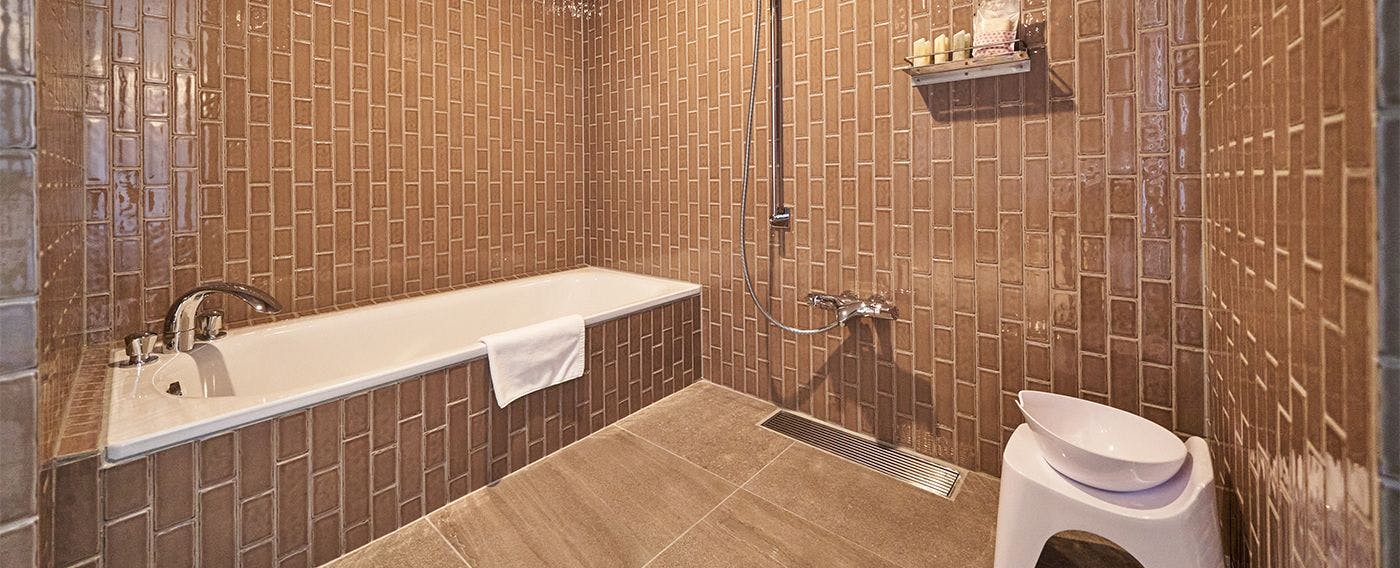 ห้องเอ็กเซ็กคูทีฟเตียงคู่ (พร้อมอ่างอาบน้ำ)