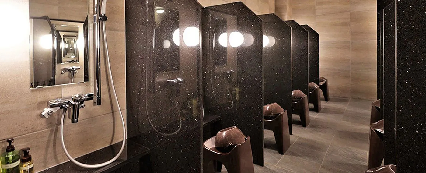 Pemandian umum besar terpisah untuk pria dan wanita