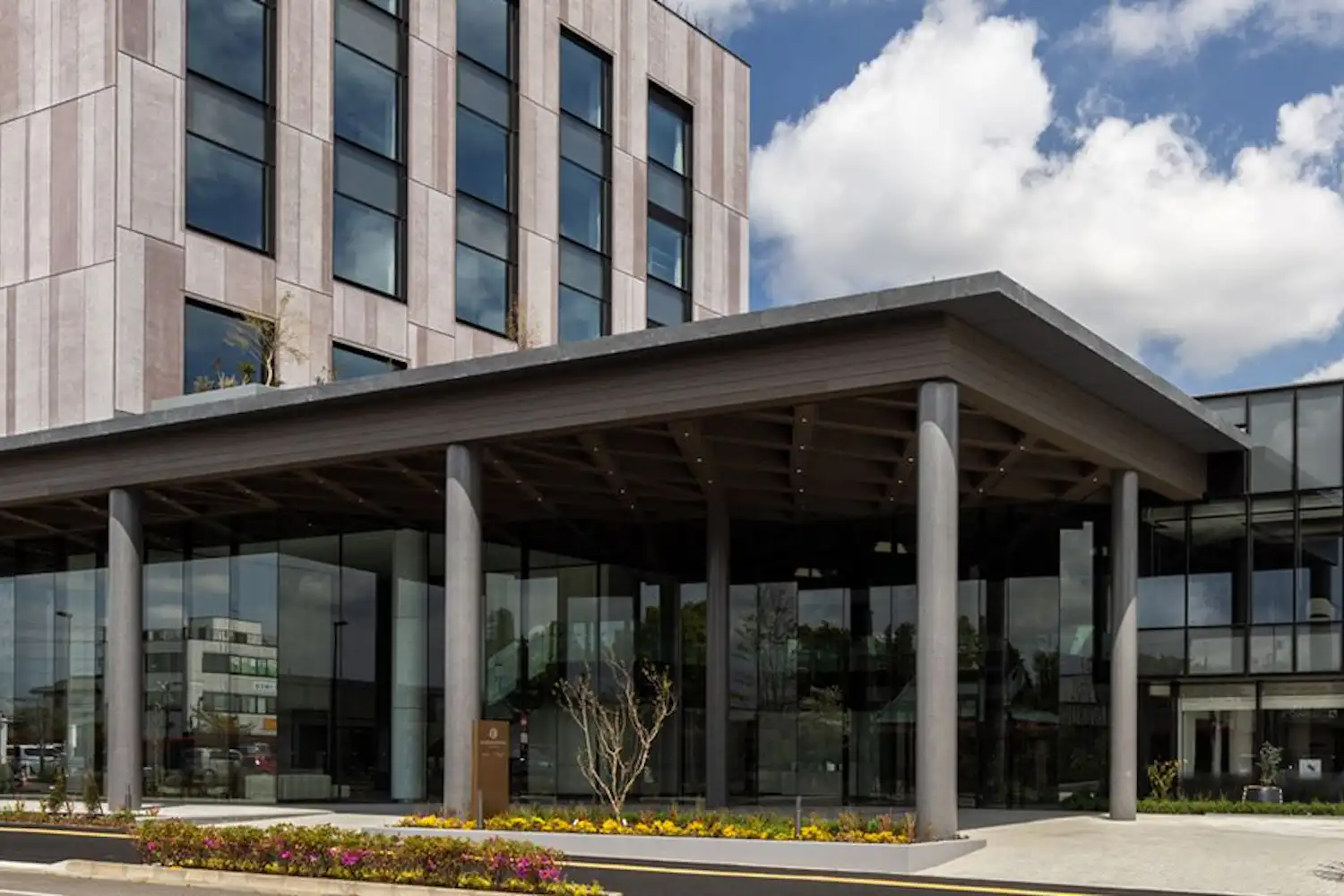 ภายนอกอาคาร