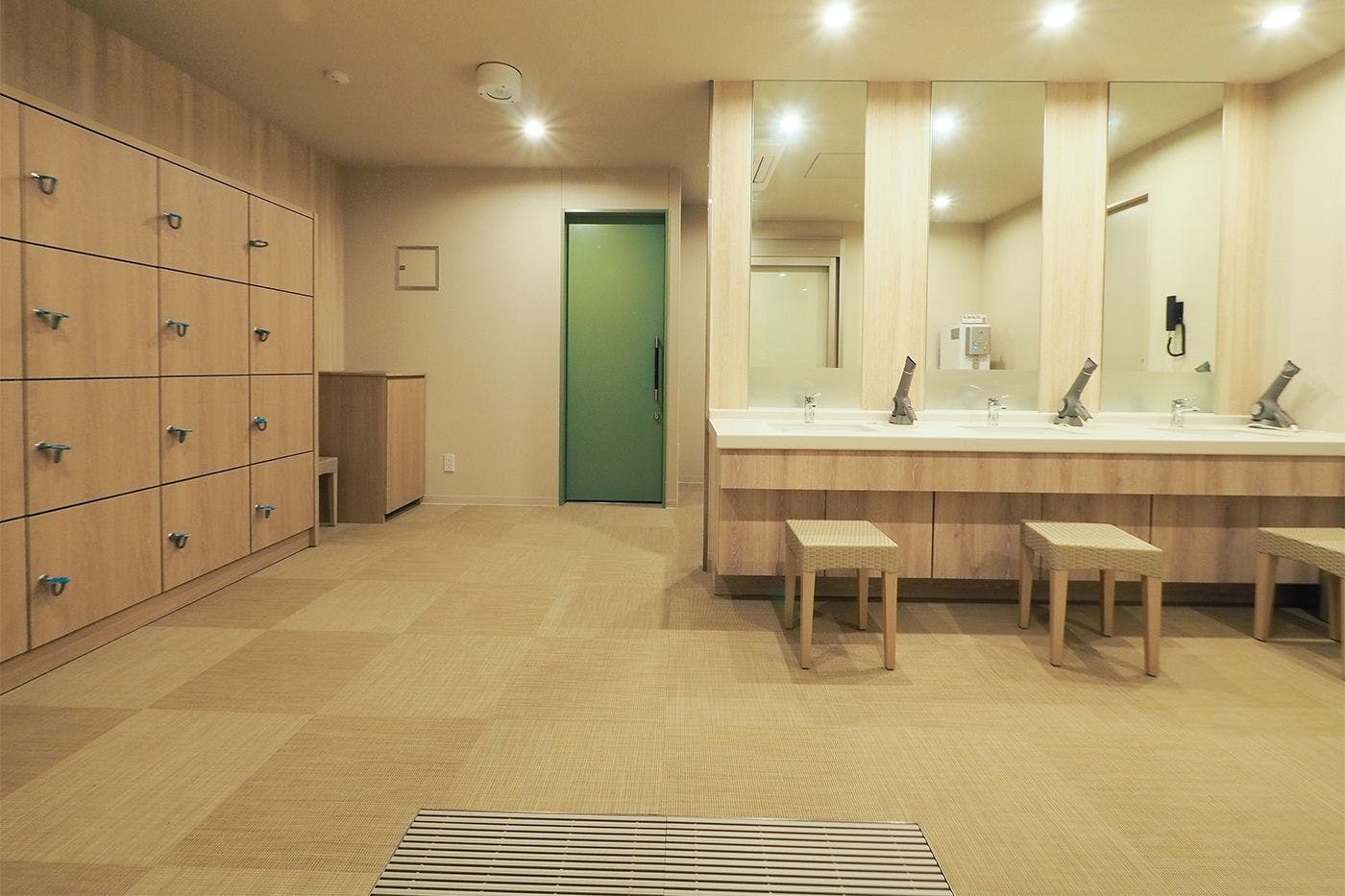 Bilik persalinan bilik mandi lelaki