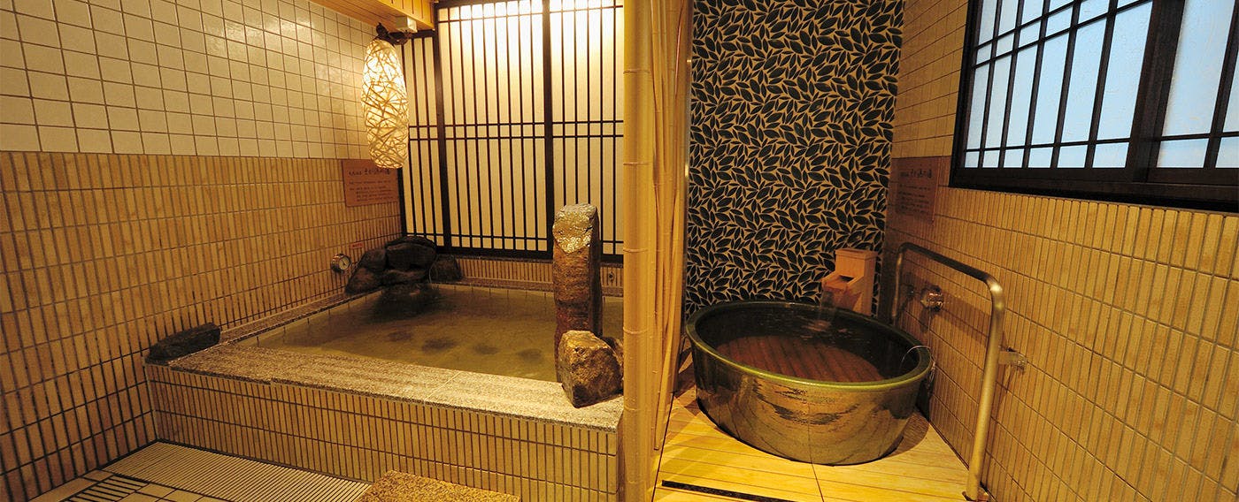 Pemandian Besar Mata Air Panas Alami