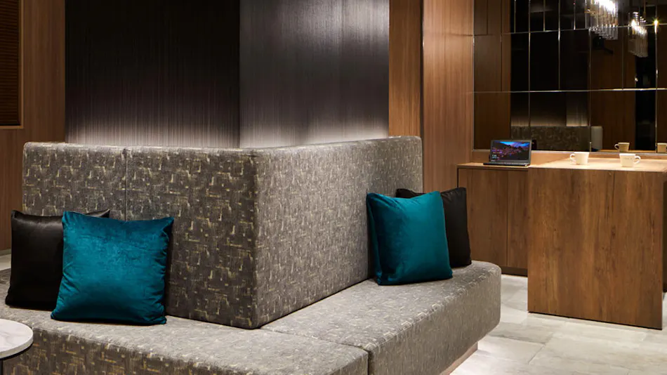 the b akasaka-mitsuke