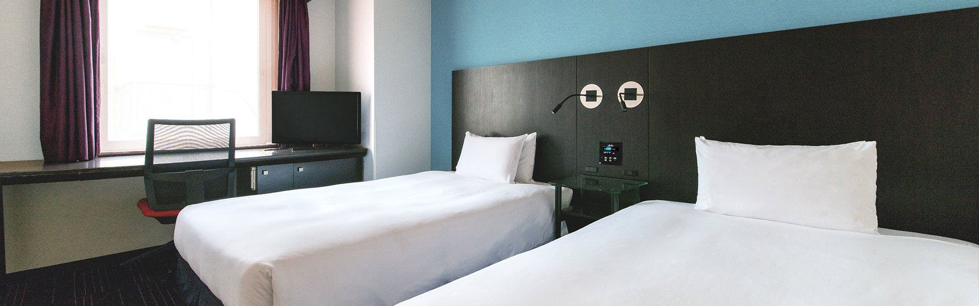 the b akasaka-mitsuke