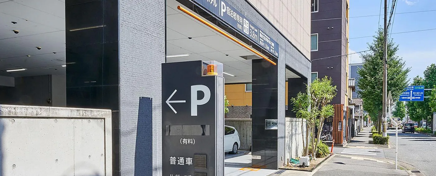 ホテル敷地内立体駐車場(有料)